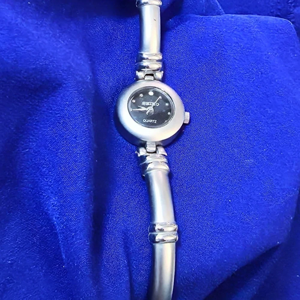 Seiko Vintage Petite Women's Watch 21mm New battery , fully working